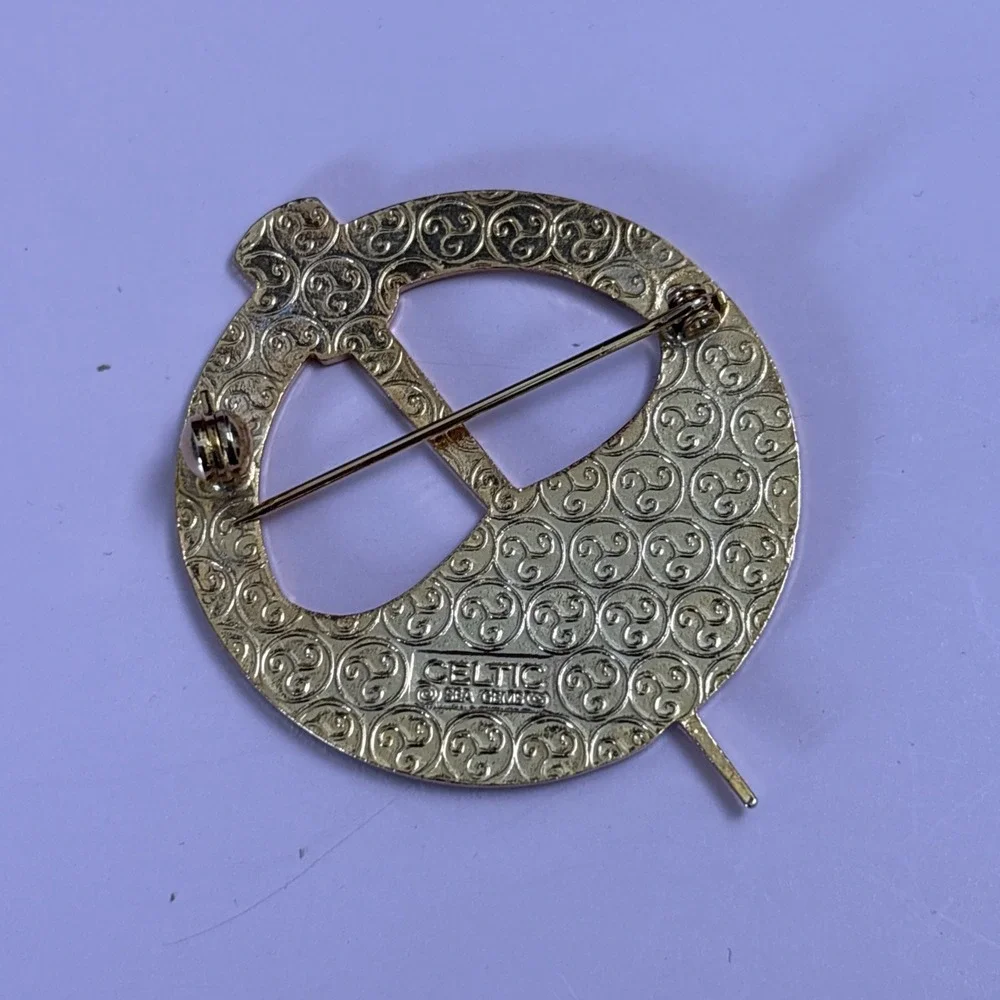 Vintage Celtic Sea Gems Triskelion Knotwork Enamel Gold Tone Brooch Pin